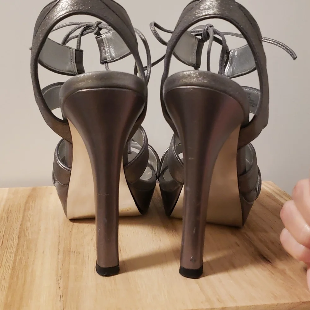 Jessica Simpson Y2K Scille Pewter Leather Lace Up Sandals